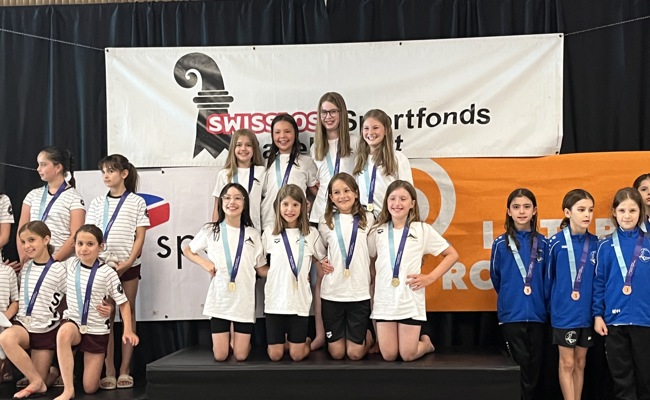 Mehr erreicht als erwartet: Die jungen Buchser Schwimmerinnen holen Gold