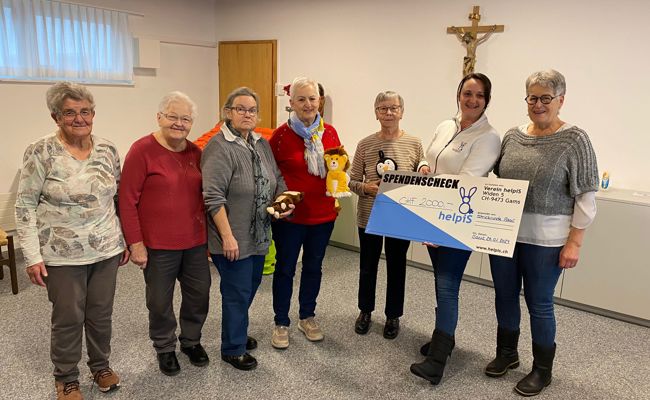 Fleissig glismet: Strickrundefrauen spenden 2000 Franken