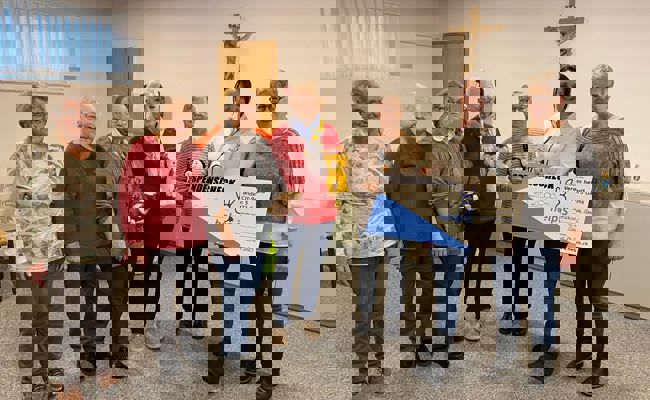 Fleissig glismet: Strickrundefrauen spenden 2000 Franken