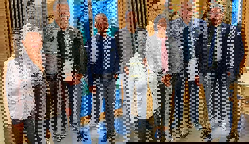 Bewegung-Begegnung fördert den grenzüberschreitenden Austausch: Von Links: Maria Kaiser-Eberle (Ruggell), Bertrand Hug (Sennwald), Andreas Broger (Stellvertretend für den Stadtpräsidenten Altstätten), Gerd Fleisch (Kommissionspräsident Bewegung-Begegnung), Irene Schocher (Rüthi), Thomas Pinter (Meiningen) und Wolfgang Matt (Feldkirch). Es fehlt ein Vertreter der Gemeinde Oberriet.  