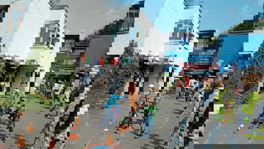  135 Kinder und Jugendlich und 120 Angestellte: Blick auf das Areal der HPS Trübbach. 