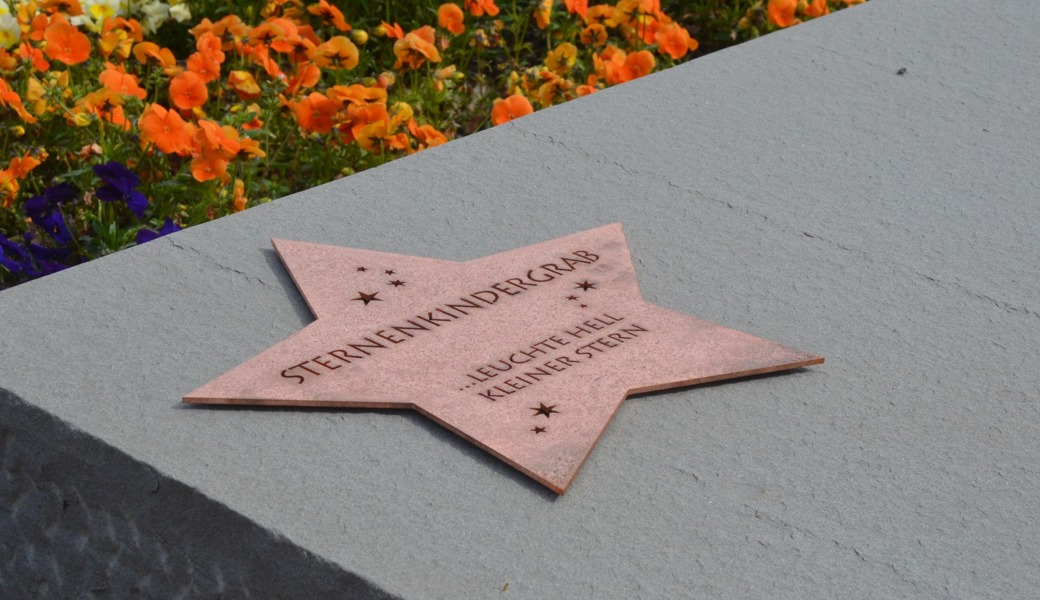 Sterneneltern können auf dem Friedhof Grabs von ihren verstorbenen Kindern Abschied nehmen: Die Grabstätte liegt gleich neben dem neuen Gemeinschaftsgrab.