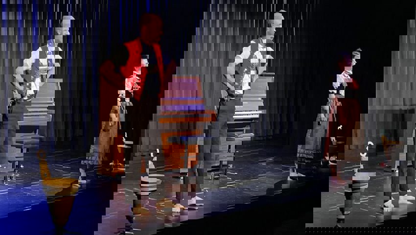  Neben viel Dynamik gab es auf der Bühne auch heftige Wortgefechte im feinsten Innerrhoder Dialekt. 