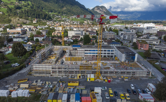 Kanti-Neubau: Fenster als Todesfalle für Vögel?