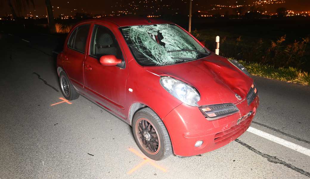 Beim Überqueren der Buchserstrasse in Haag stiess ein Velofahrer mit einem Autofahrer zusammen.