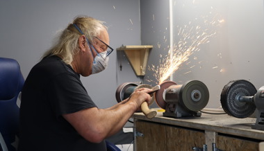 Zwischen Klingen und Schleifstein: Ein Leben für das fast verlorene Handwerk