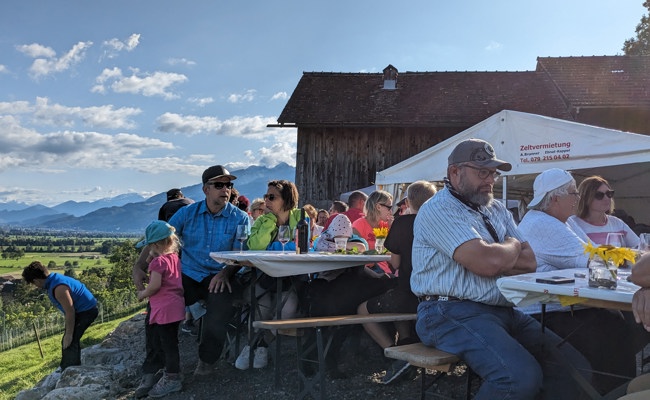 Gute Stimmung und bester Wein auf dem Trübliweg