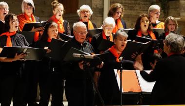 Chöre, Ensemble und Solistin sorgten für Weihnachtsstimmung: Und ein junges Talent mittendrin