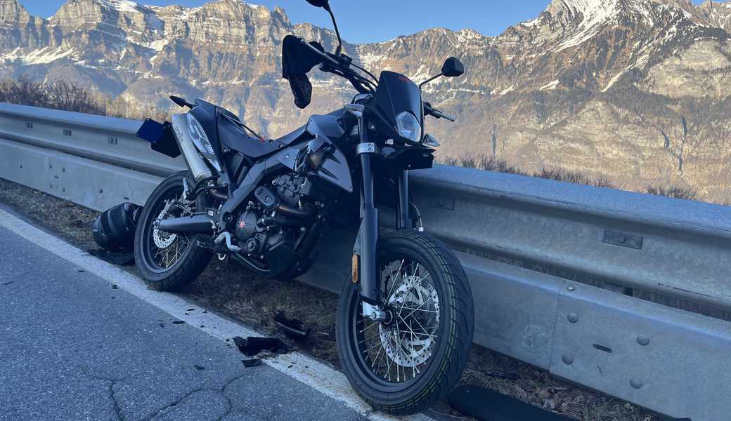 Der Töfffahrer war auf die Gegenfahrbahn geraten.