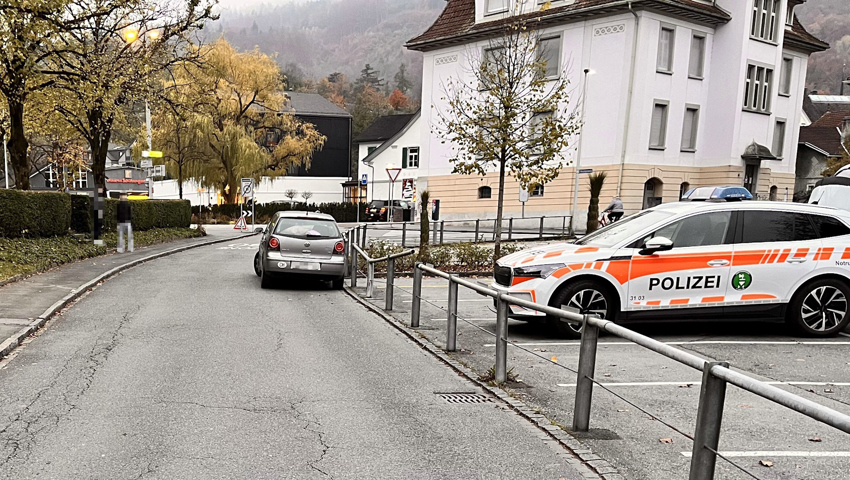 Die Polizei konnte dem Mann den Führerschein nicht mehr abnehmen - er hatte bereits gar keinen mehr. Die Polizei konnte dem Mann den Führerschein nicht mehr abnehmen - er hatte bereits gar keinen mehr.