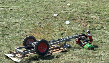 Einachser überschlagen – Landwirt muss mit Rega ins Spital