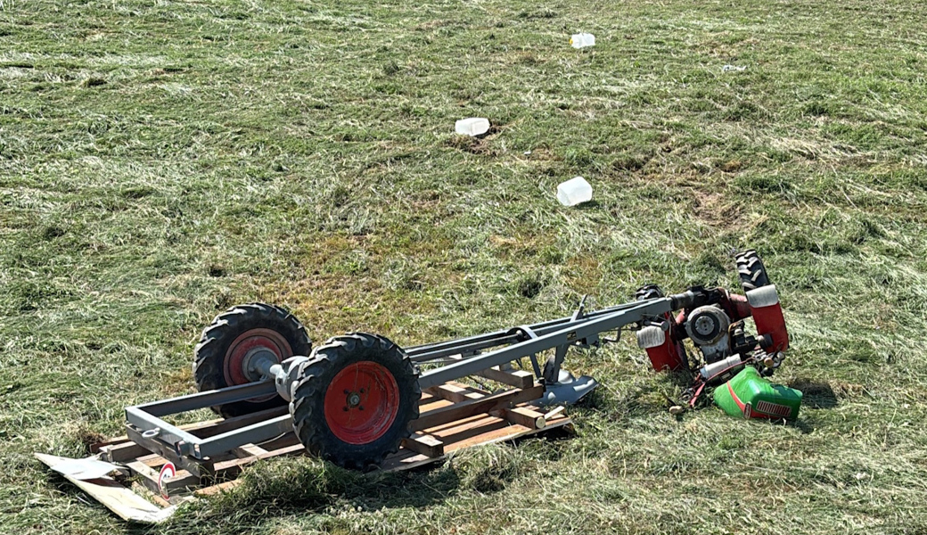 Einachser überschlagen – Landwirt muss mit Rega ins Spital