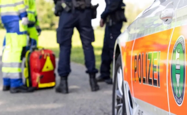 Arbeiter bei Wartung von Maschine eingeklemmt