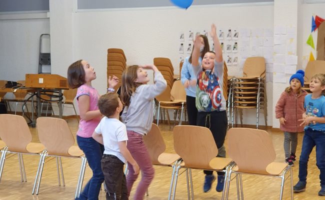 Spuren lesen und Geheimschrift lernen: Walddetektive im Einsatz beim Ferienclub