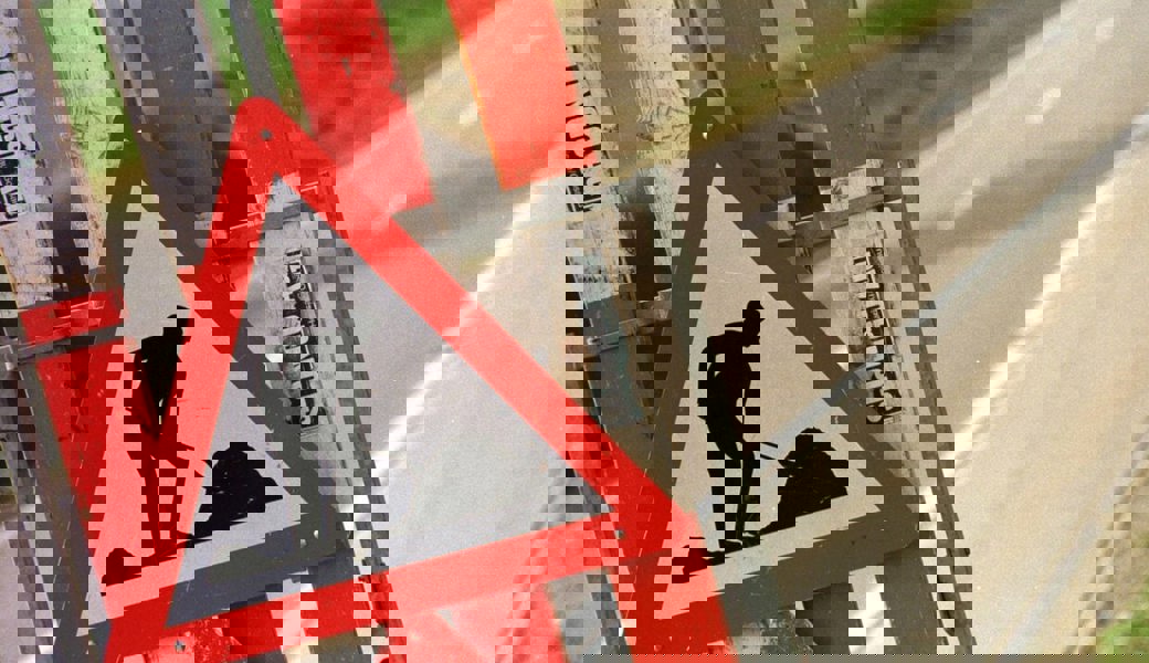  Im Dorfkern von Sevelen wird gearbeitet. 