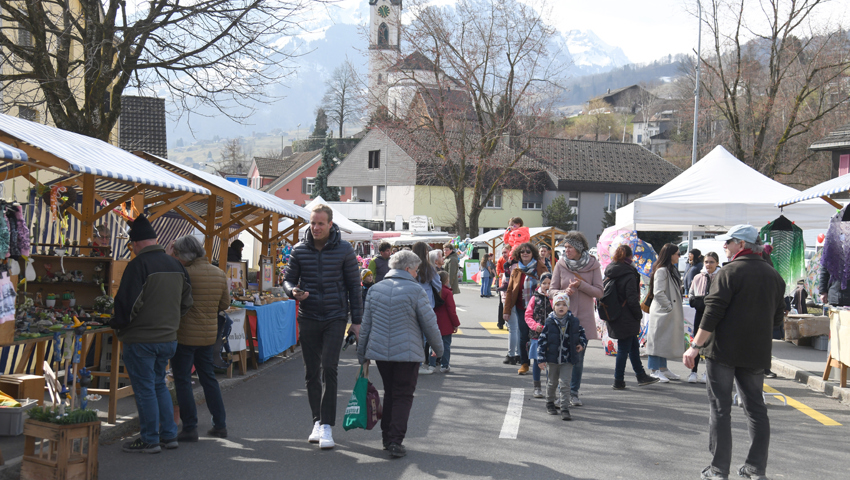  Gut besuchter Gamser Frühlingsmarkt schon am Samstagvormittag.