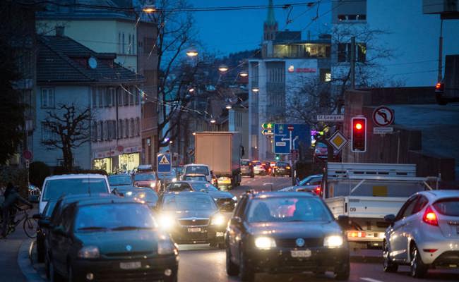 Die Schweiz setzt beim Pendeln immer mehr auf Zug und Velo – die Ostschweiz bleibt beim Auto