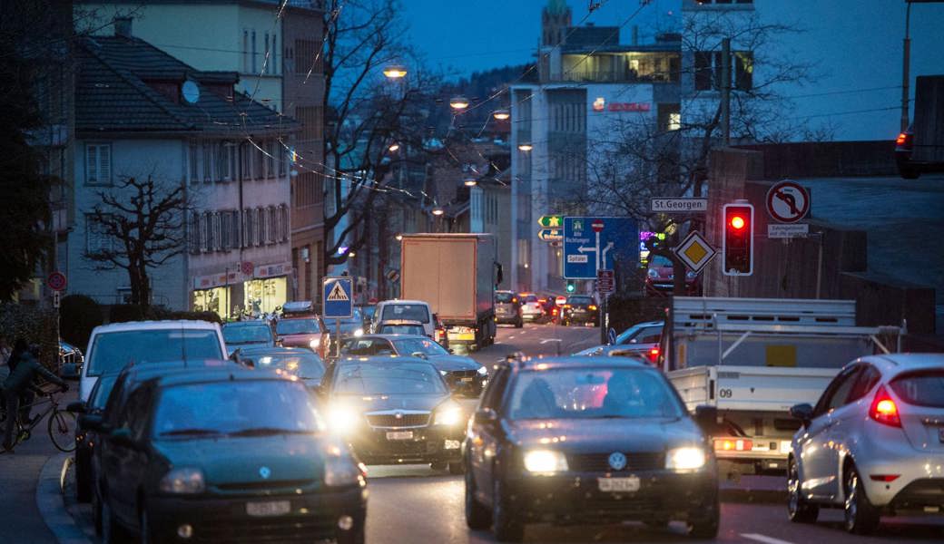 Unterwegs auf den eigenen vier Rädern: Der Anteil des Autos am Pendelverkehr ist in der Ostschweiz hoch – und nimmt nicht ab. 
