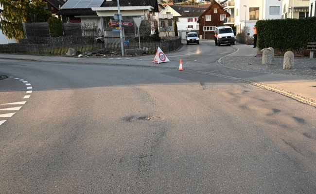 Autofahrerin übersieht E-Bike-Fahrer: Der Velofahrer verletzte sich unbestimmt