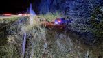 Ab der Autobahn geraten und durch Wildschutzzaun gebrettert