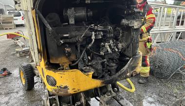 Bagger gerät in Brand: 150'000 Franken Schaden