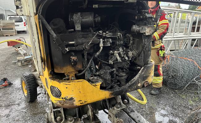 Bagger gerät in Brand: 150'000 Franken Schaden