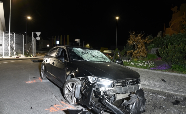 Nachts fahrunfähig mit Auto einen Mann schwer verletzt