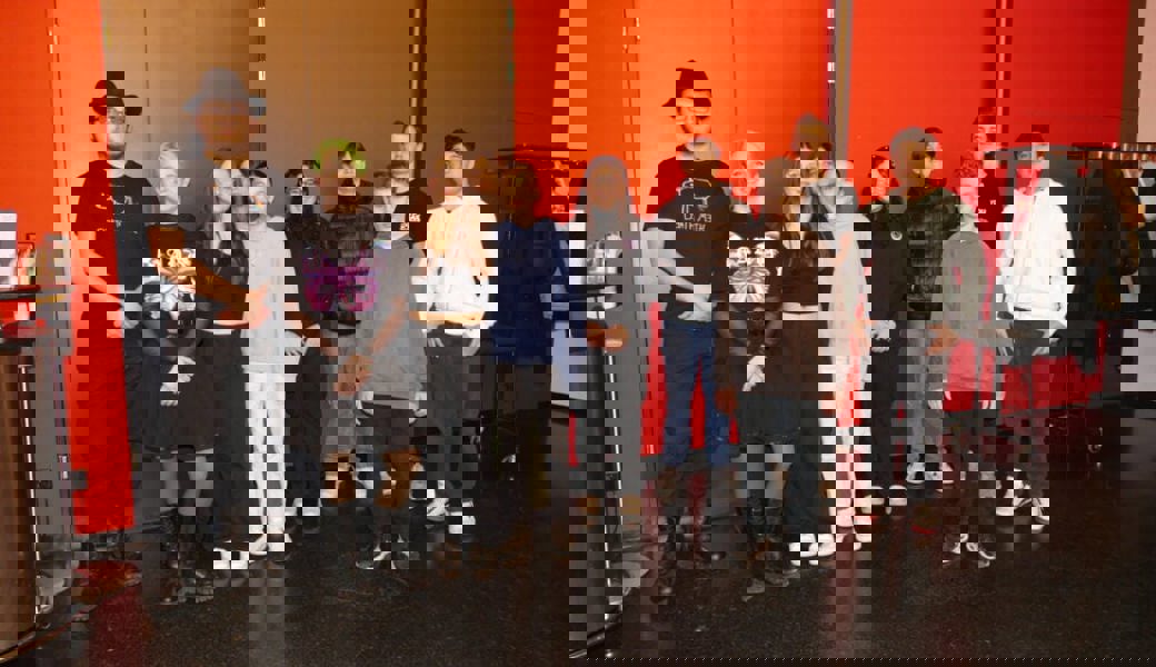  Die Vorstandsmitglieder (von links) Ljubisa, Präsidentin Leonie, Hana, Emira, Alisa, Rozerin, Moreno, Timo, Silas und Aram freuen sich über das zehnjährige Bestehen des Jugendrates. 