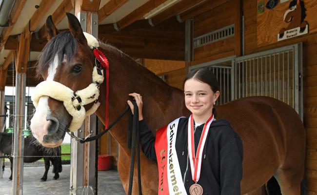 Hedda Fluri neu im Juniorenkader der Springreiter