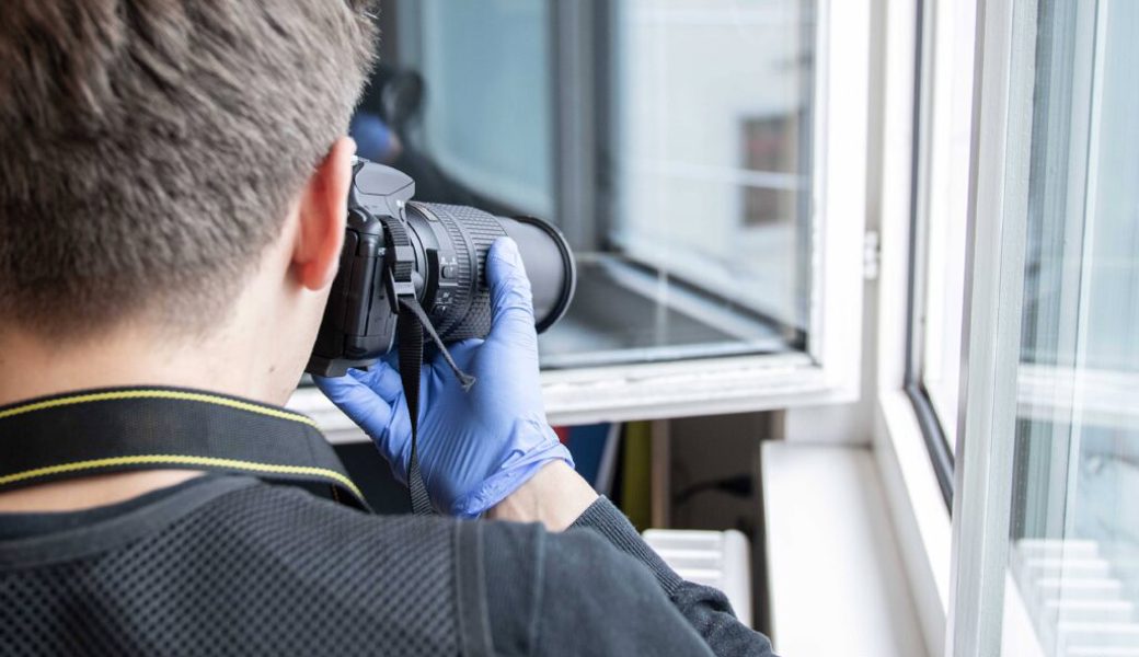  In Mels stieg die Täterschaft durchs Fenster in ein Firmengebäude ein und öffnete gewaltsam einen Tresor. Symbolbild: Kapo St. Gallen