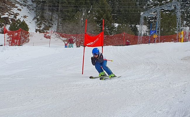Vielseitiger Schneesport erlebt: Pflug, Pirouetten – und im Rennen Vollgas