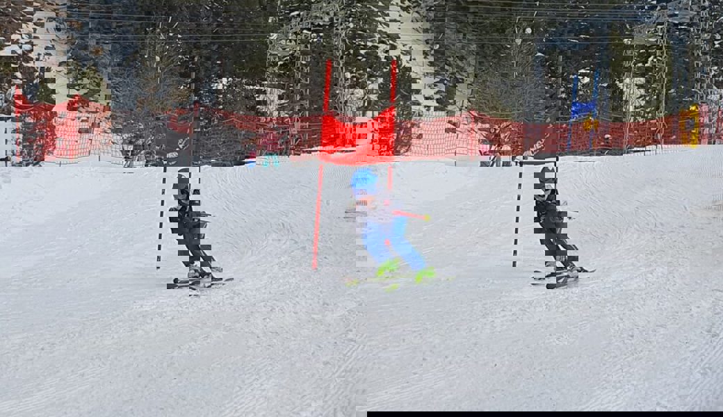  Vollgas im Abschlussrennen: Nino Schena siegt in der Kategorie Maxi. 