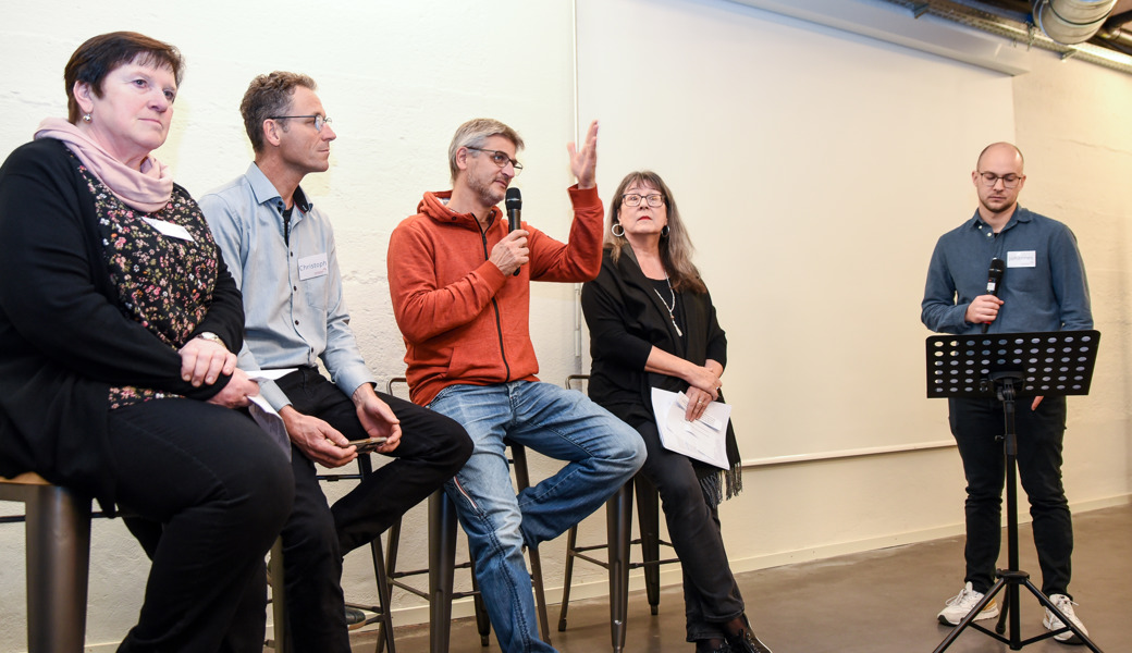 Diskussionsrunde (von links): Waltraud Eggenberger, Christoph Buschor, Daniel Saluz, Maya Hauri und Moderator Johannes Vetsch.