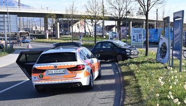Fahrunfähig in Werbetafel gefahren – 15'000 Franken Sachschaden