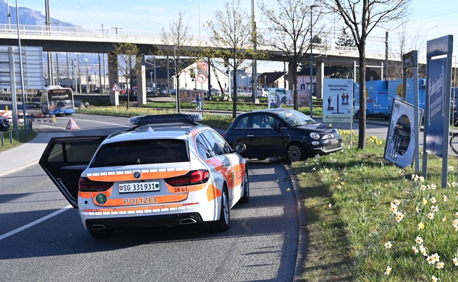 Fahrunfähig in Werbetafel gefahren – 15'000 Franken Sachschaden