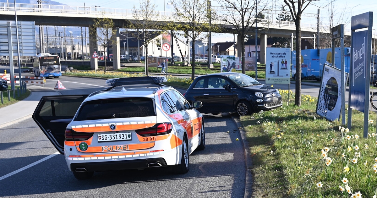 Fahrunfähig in Werbetafel gefahren – 15'000 Franken Sachschaden