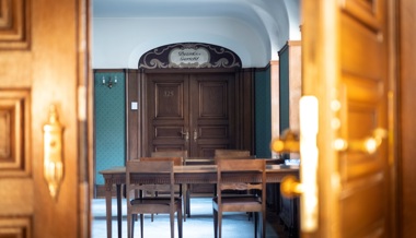 8159 Bilder und 160 Videos: Früherer Mitarbeiter einer Schule wegen Kinderpornos vor Gericht