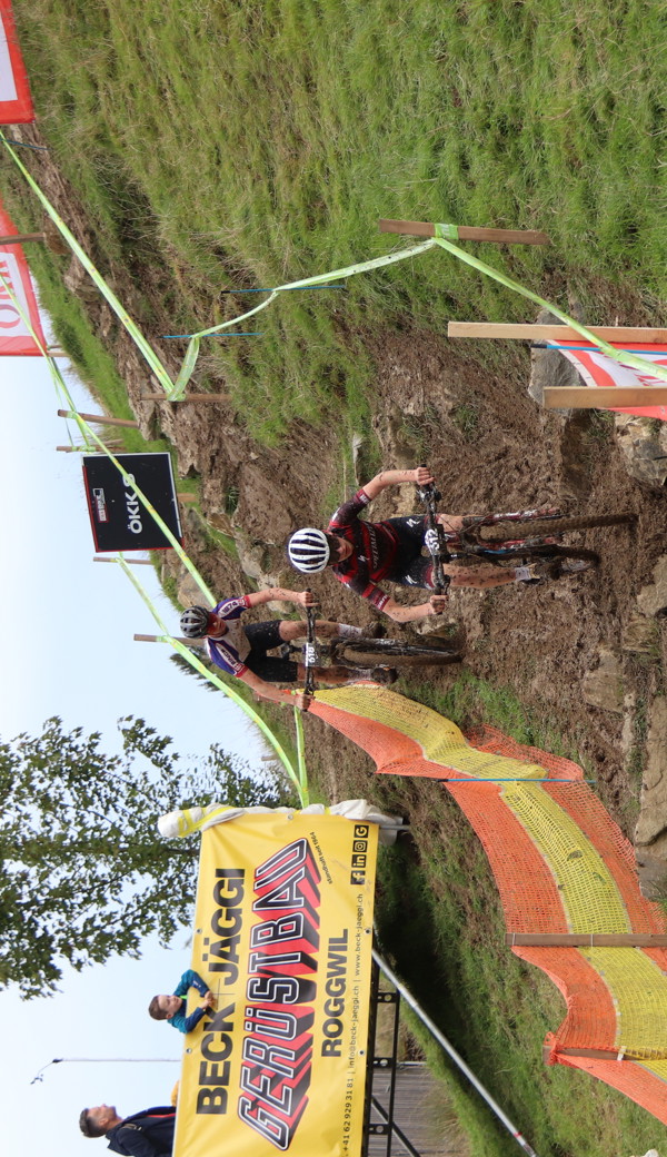 Xeno Dürr (vorne) konnte im Rennen vom 29. auf den 20. Platz aufholen.