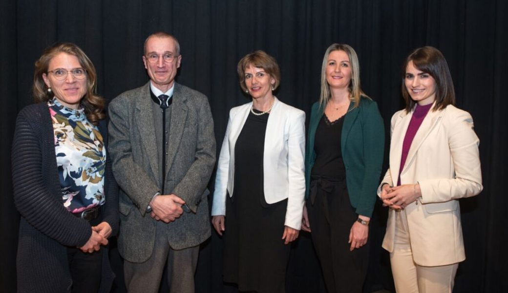  Sie stellten das Projekt vor und diskutierten am Infoanlass darüber (von links): Petra Näf, Stadträtin; Alard du Bois-Reymond, Thurvita AG; Domenika Schnider, Haus Wieden; Mirela Mujadzic, Spitex; Désirée Guntli, Moderatorin. Bilder: Heini Schwendener