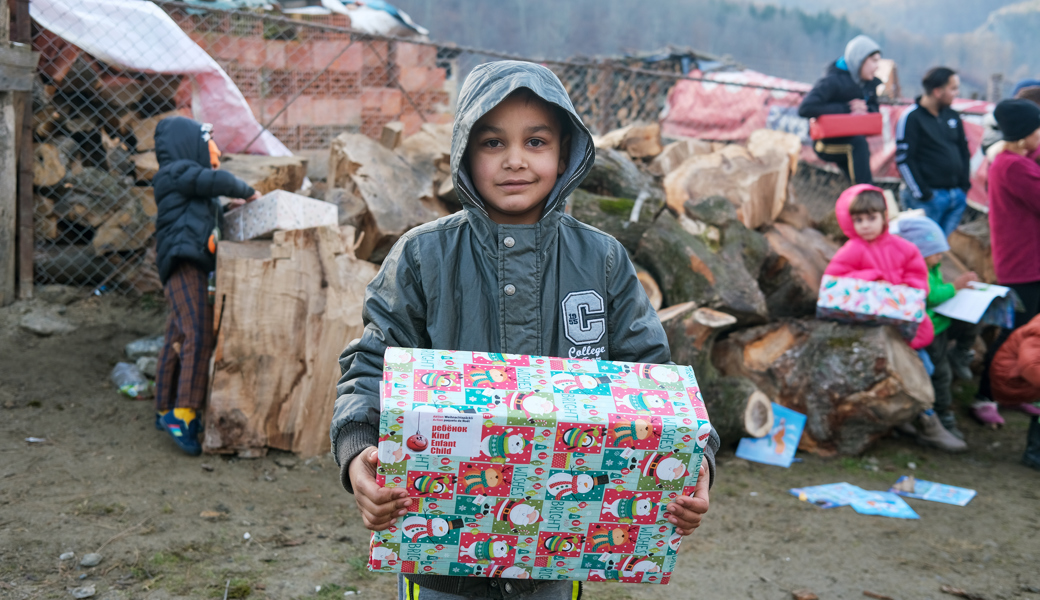 Schulmaterial, Spielzeug und Essen: Die Aktion Weihnachtspäckli für Osteuropa läuft