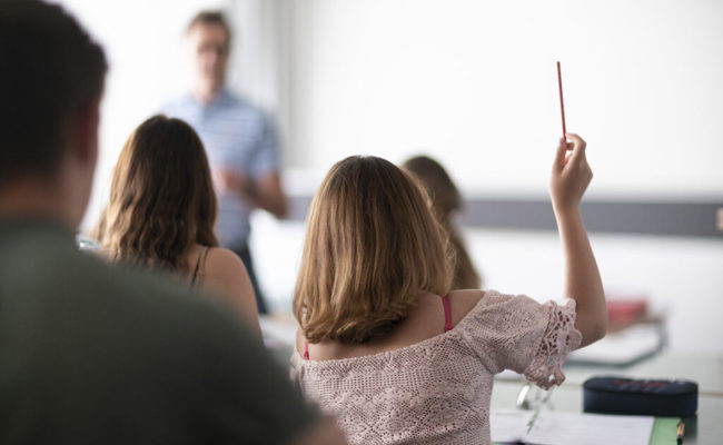 Zwei SVP-Kantonsräte stellen Fragen zur politischen Neutralität der St. Galler Schulen