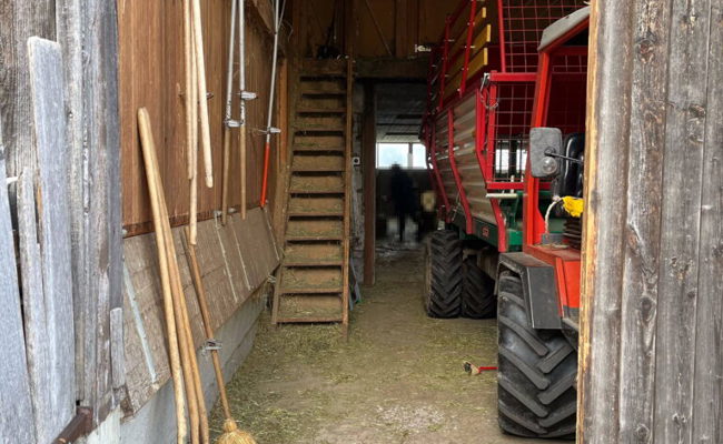 Kind fällt vom Heuboden und musste mit Rega ins Spital geflogen werden