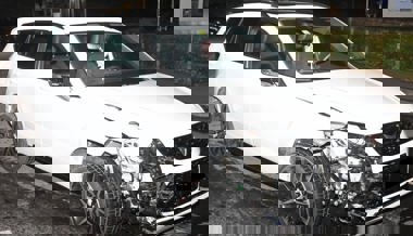 Alkoholisierte Fahrzeuglenkerin rammte einen Eisenpfosten