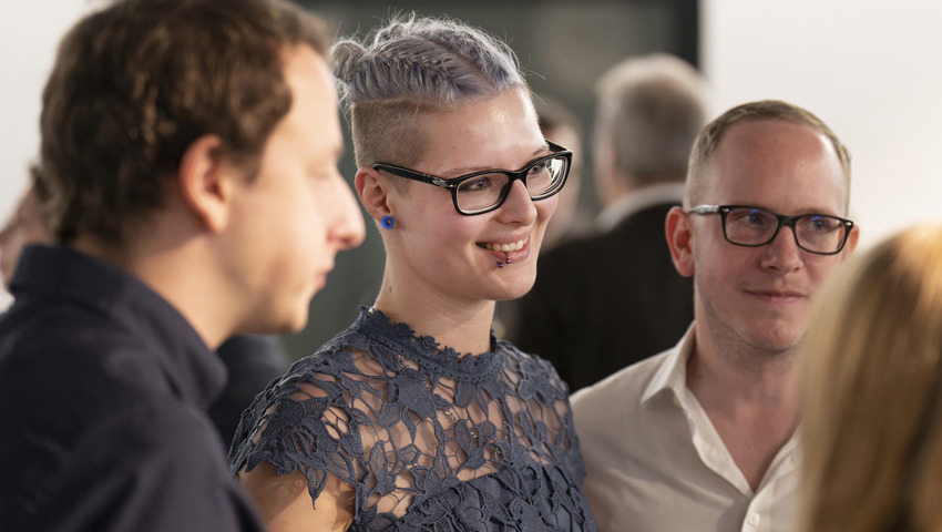 Wohin man auch schaute: Entspannte und strahlende Gesichter an der Diplomfeier im BZBS.