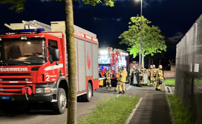 Mann zündet im Landesgefängnis Bettwäsche an und schlägt Panzerscheibe ein