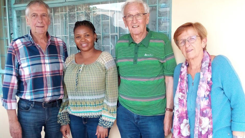 Sozialarbeiterin mit den Geschwistern Schumacher.