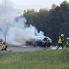 Erst leuchtete eine Warnlampe auf, dann brannte das Auto