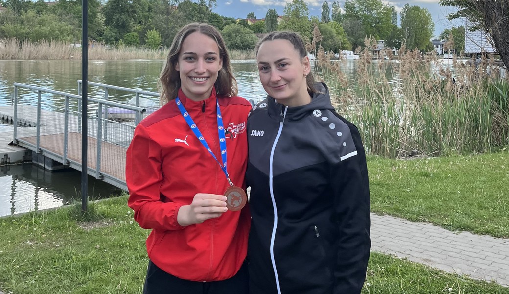 Annatina Lippuner (links) gewann Bronze am Kimba Cup, mit dabei war auch die Nationaltrainerin Sofiia Bodnar, die in Oberriet wohnt und beim RCOG trainiert.