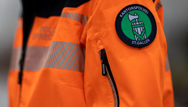 Kind zündet Gummibärchen an und verursacht Brand auf einem Nachbarsbalkon