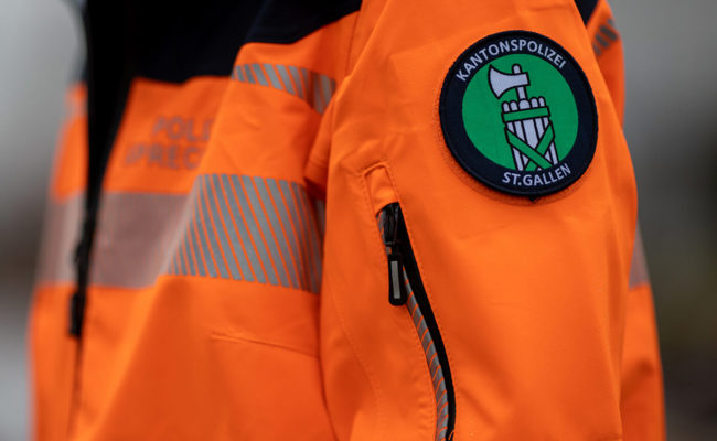 Kind zündet Gummibärchen an und verursacht Brand auf einem Nachbarsbalkon